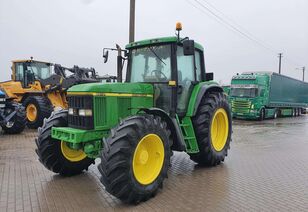 John Deere 6810 tractor de ruedas